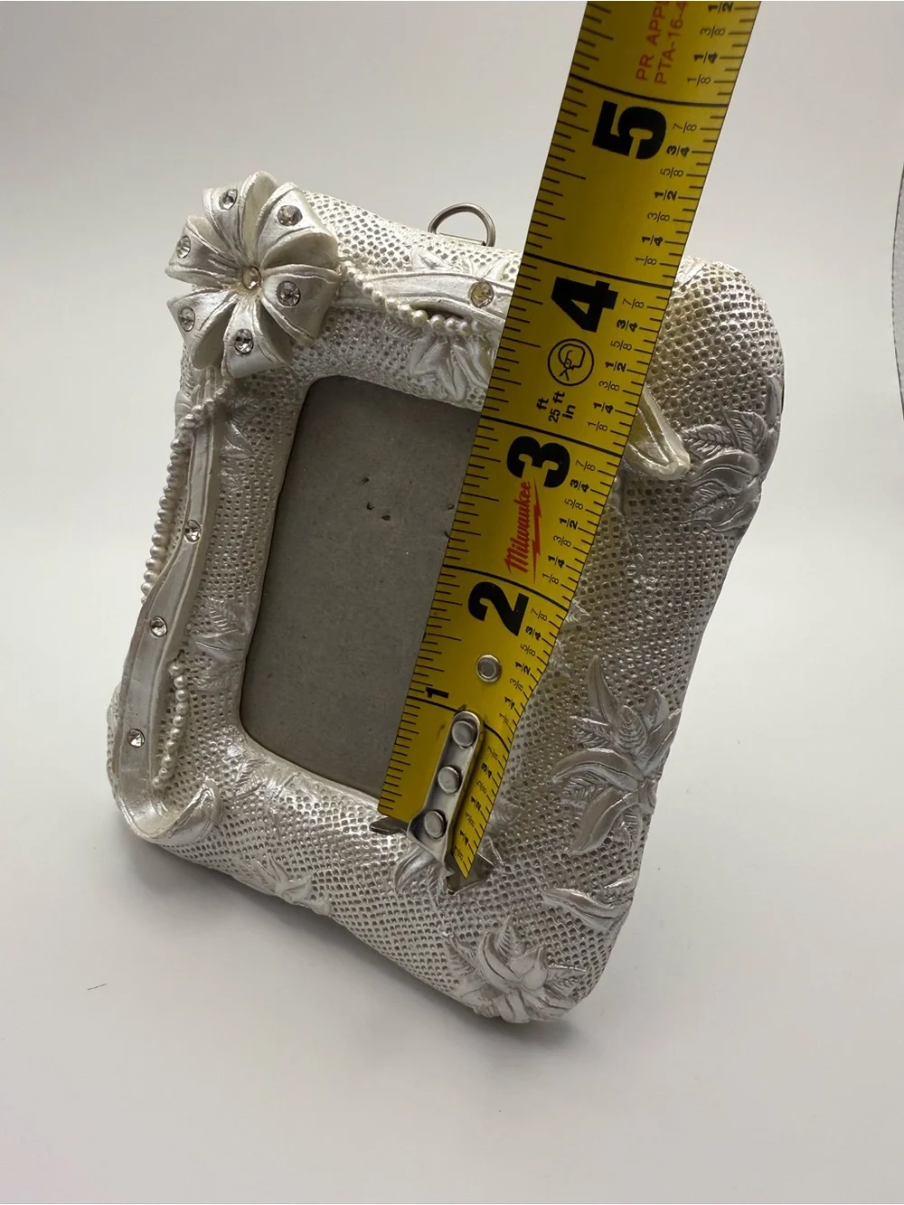 Vintage Decorative Floral Photo Frame with a pearl like finish, small 5,5x4,5